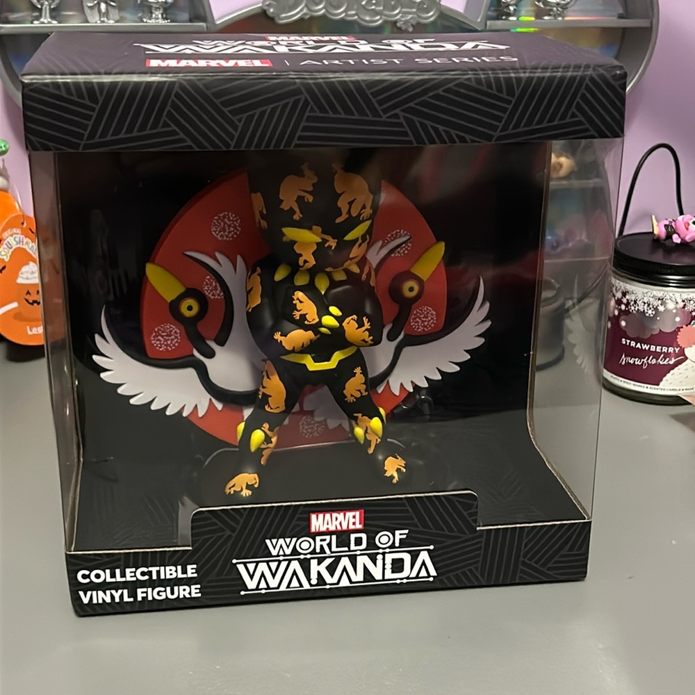 Disney World of Wakanda Black Panther Collectible Vinyl Figure